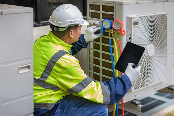 Professional Hvac technician working in Goodland, FL